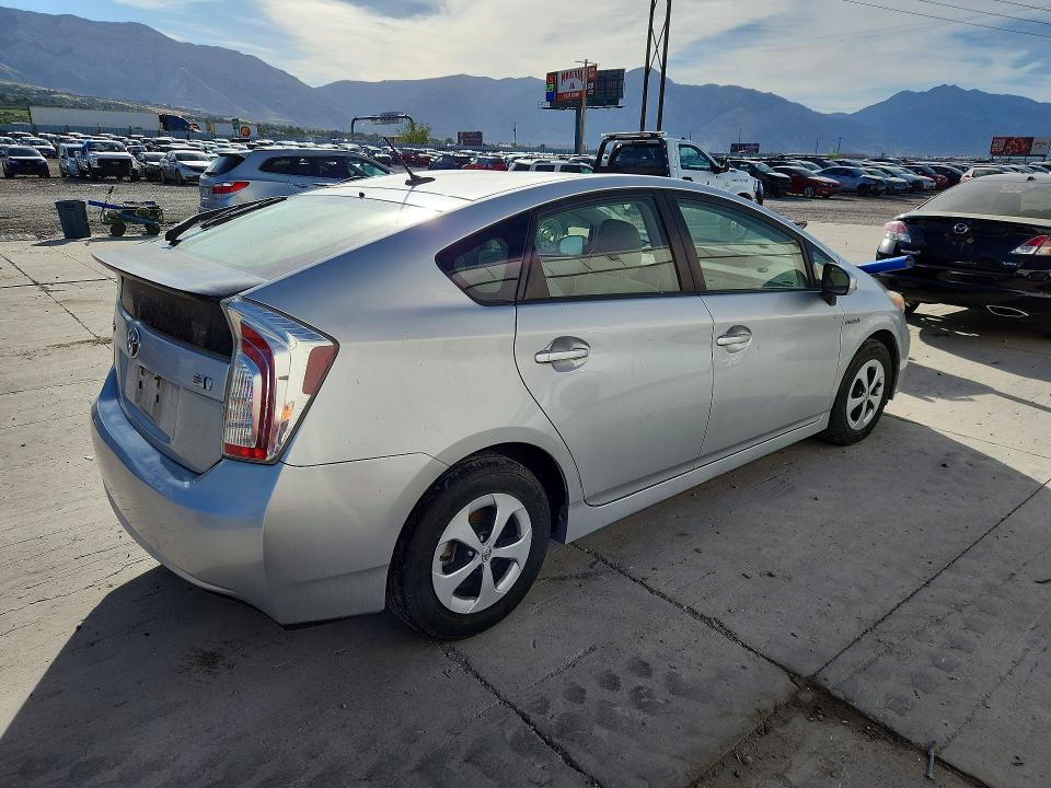 Photo 3 from auction – 2013 TOYOTA PRIUS with VIN JTDKN3DU7D1725541
