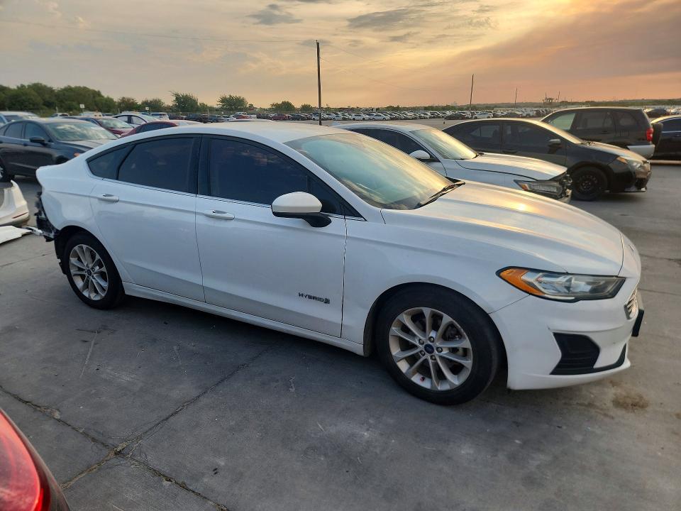 Photo 4 from auction – 2019 FORD FUSION with VIN 3FA6P0LU7KR139815