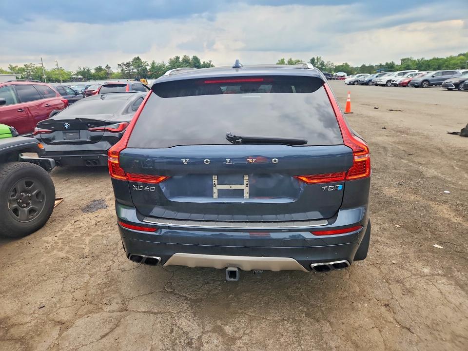 Photo 6 from auction – 2018 VOLVO XC60 with VIN YV4102RK0J1059966