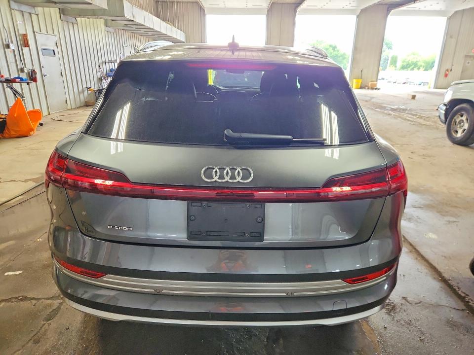 Photo 6 from auction – 2019 AUDI E-TRON with VIN WA1VAAGE9KB007489