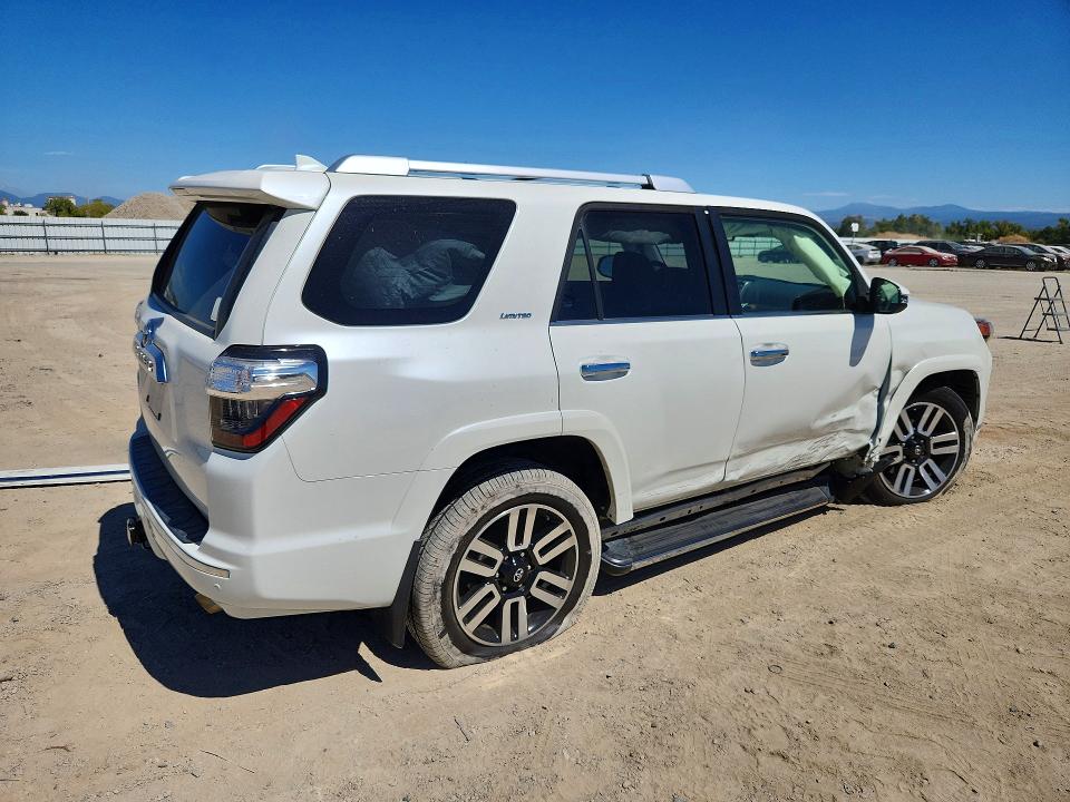 Photo 3 from auction – 2020 TOYOTA 4RUNNER with VIN JTEBU5JR5L5830368