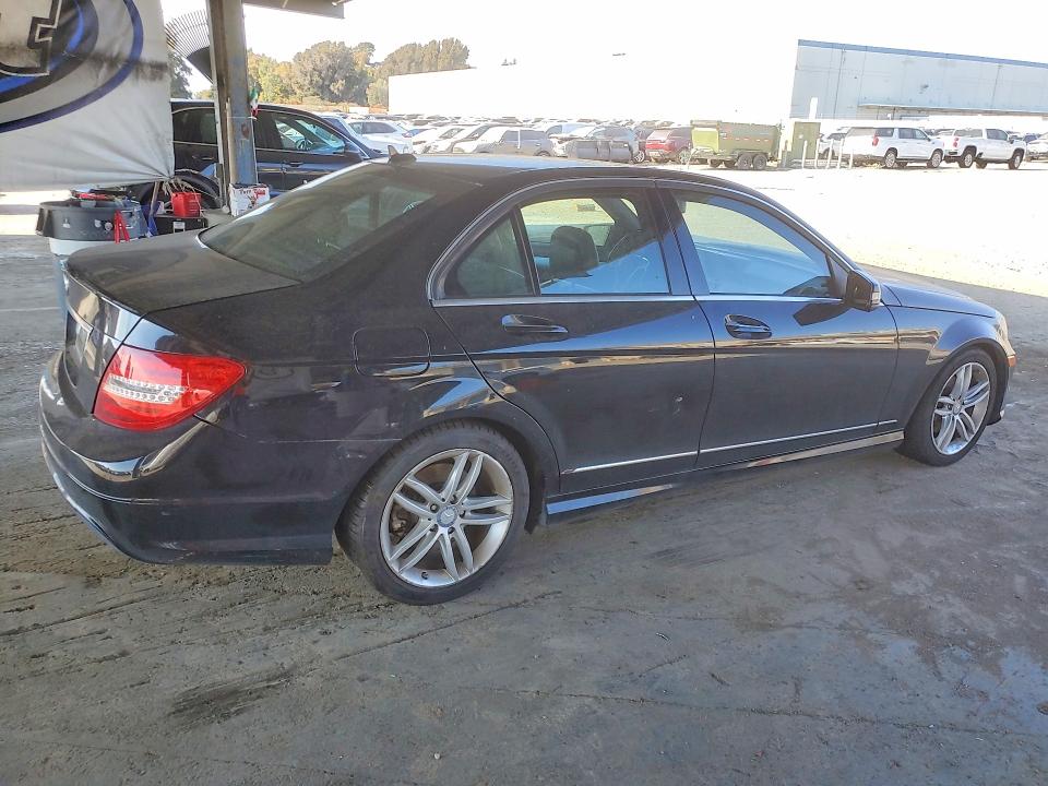 Photo 3 from auction – 2012 MERCEDES-BENZ C with VIN WDDGF4HB3CR236061