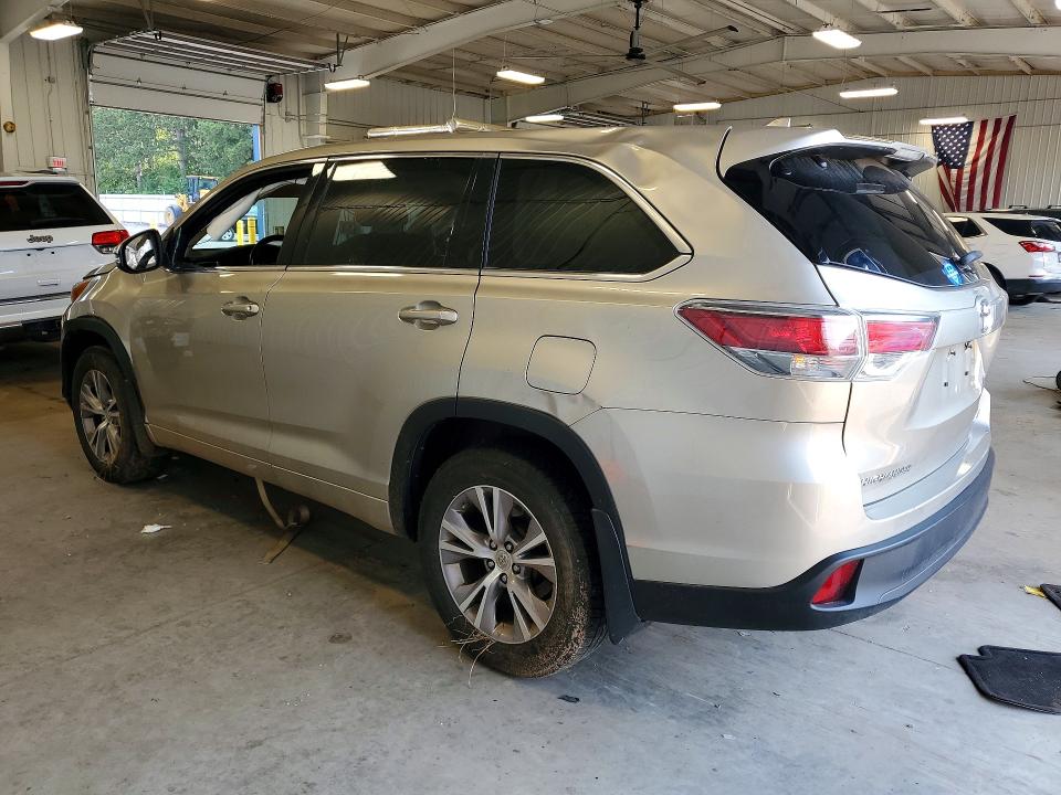 Снимка 2 от търг – 2015 TOYOTA HIGHLANDER с VIN 5TDBKRFH7FS110229