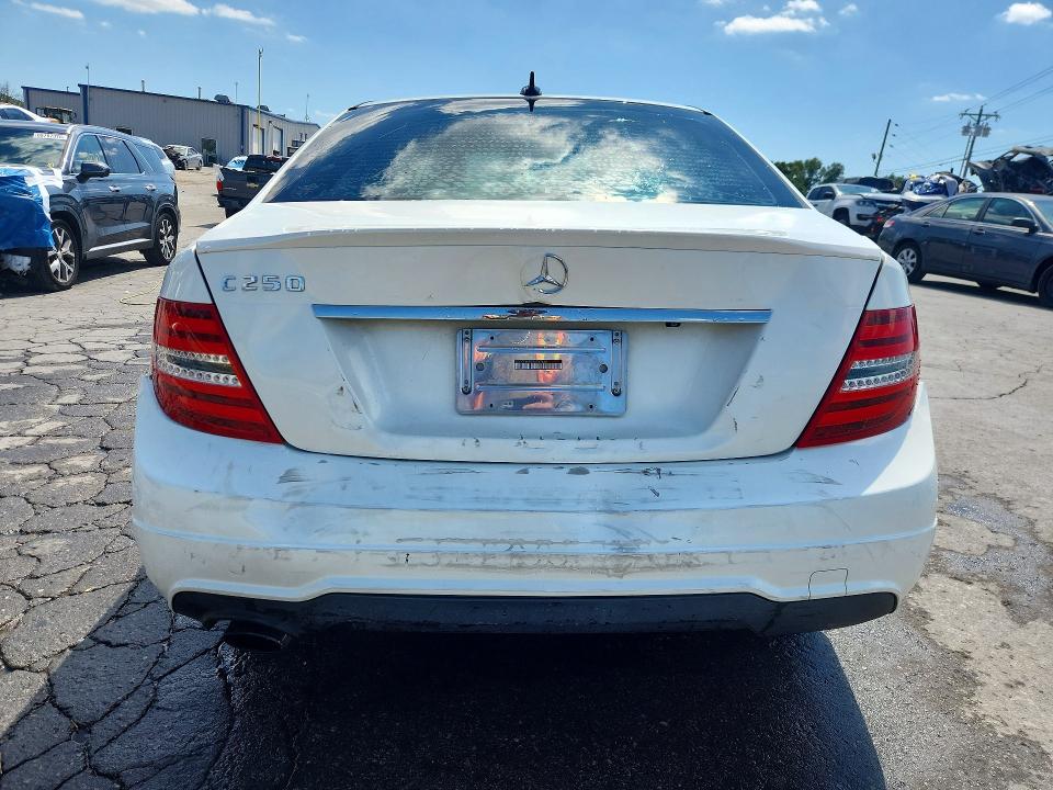 Снимка 6 от търг – 2013 MERCEDES-BENZ C с VIN WDDGF4HB2DA767462