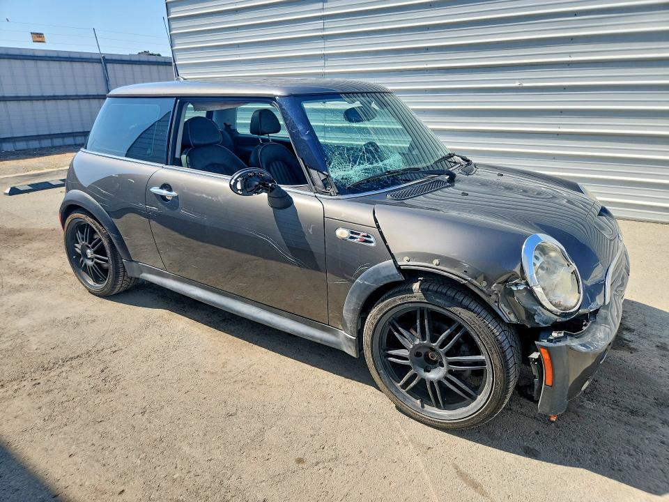 Photo 4 from auction – 2006 MINI COOPER with VIN WMWRE33566TN25392