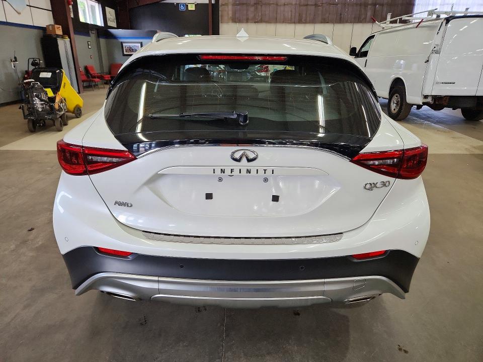 Photo 6 from auction – 2017 INFINITI QX30 with VIN SJKCH5CR3HA025992
