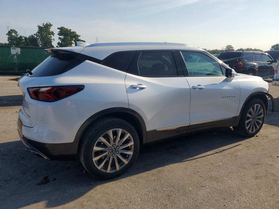 Photo 3 from auction – 2022 CHEVROLET BLAZER with VIN 3GNKBFRS5NS153023