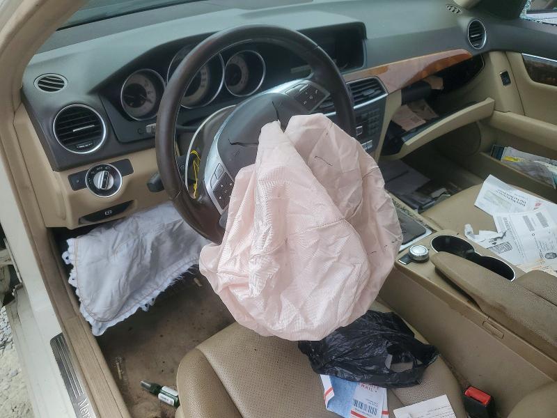Photo 8 from auction – 2012 MERCEDES-BENZ C with VIN WDDGF8BB3CF894481