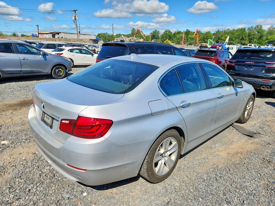 Photo 3 from auction – 2011 BMW 528 with VIN WBAFR1C51BDS35464