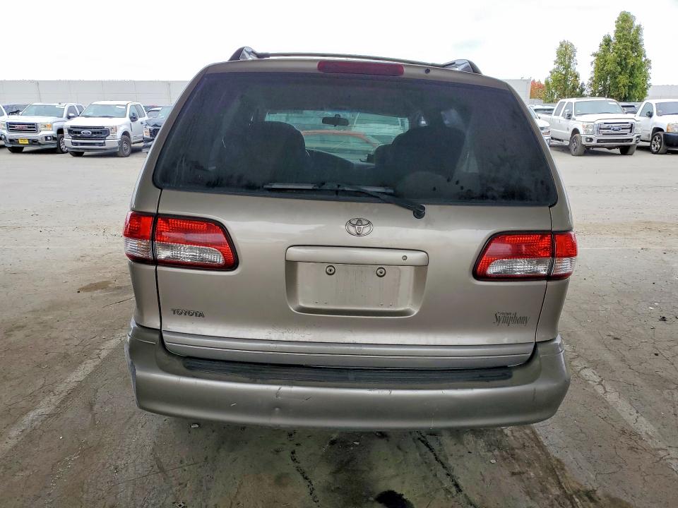 Photo 6 from auction – 2003 TOYOTA SIENNA with VIN 4T3ZF13C93U519808