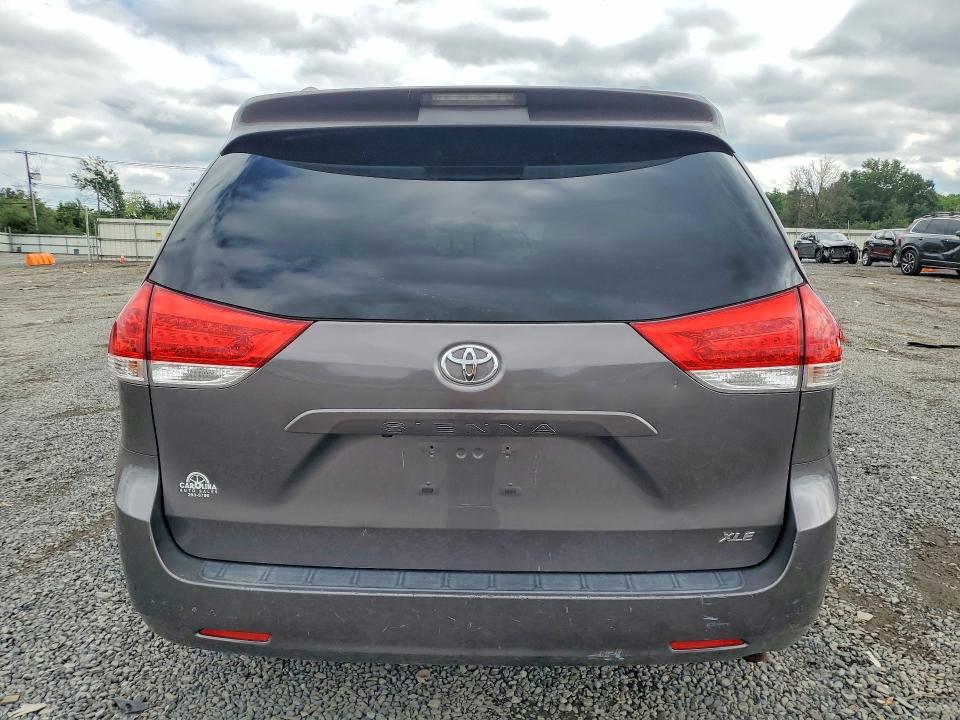 Photo 6 from auction – 2014 TOYOTA SIENNA with VIN 5TDYK3DC0ES504488