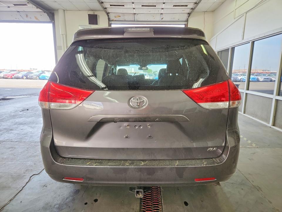 Photo 6 from auction – 2014 TOYOTA SIENNA with VIN 5TDYK3DCXES522402