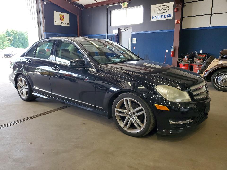 Photo 4 from auction – 2012 MERCEDES-BENZ C with VIN WDDGF8BB2CA704943