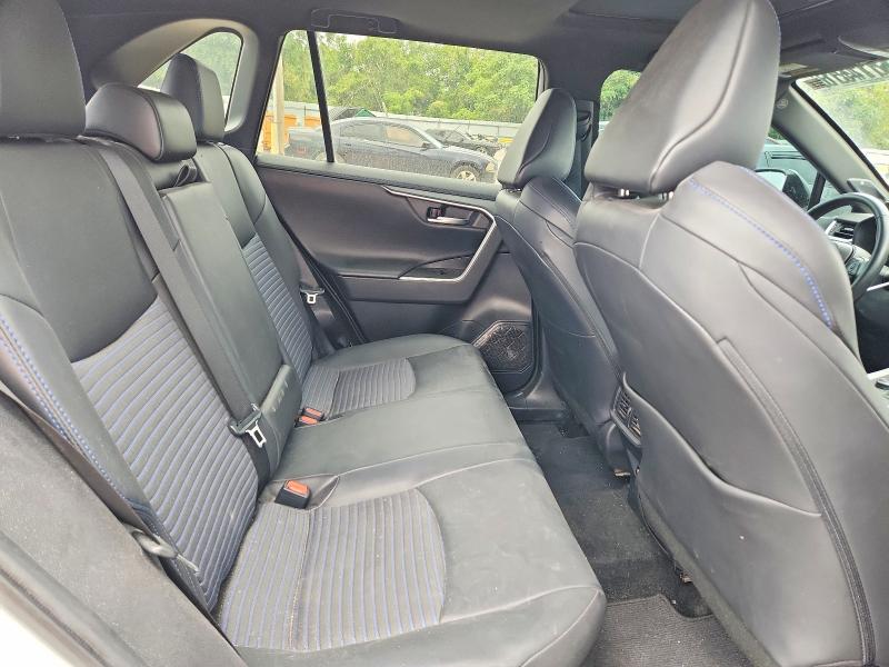 Photo 11 from auction – 2019 TOYOTA RAV4 with VIN 2T3EWRFV5KW042545