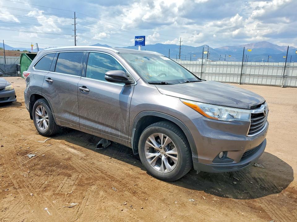 Photo 4 from auction – 2015 TOYOTA HIGHLANDER with VIN 5TDJKRFH1FS084609