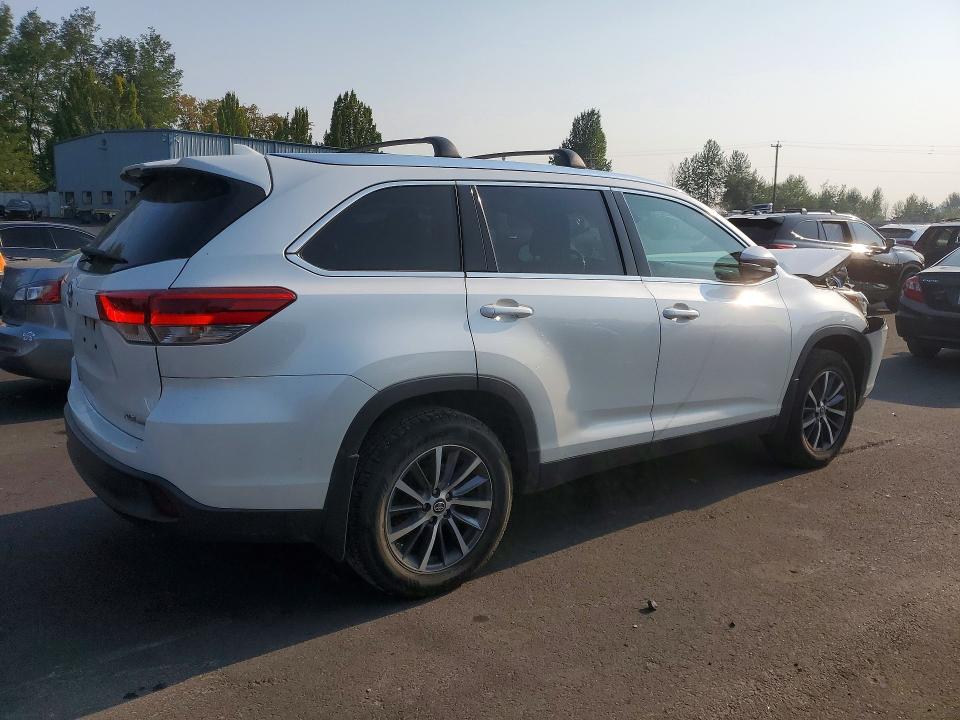 Photo 3 from auction – 2019 TOYOTA HIGHLANDER with VIN 5TDJZRFH0KS574206