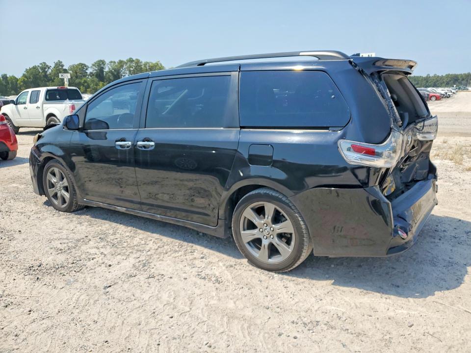 Photo 2 from auction – 2018 TOYOTA SIENNA with VIN 5TDXZ3DC5JS915399
