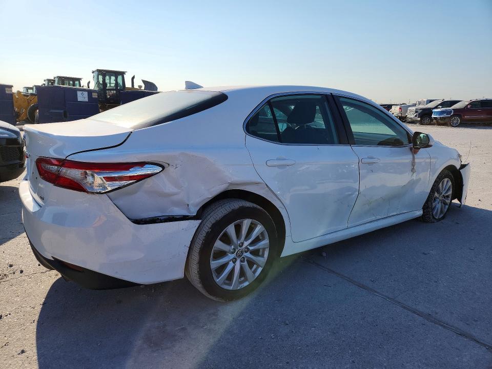 Photo 3 from auction – 2020 TOYOTA CAMRY with VIN 4T1C11AK5LU950508