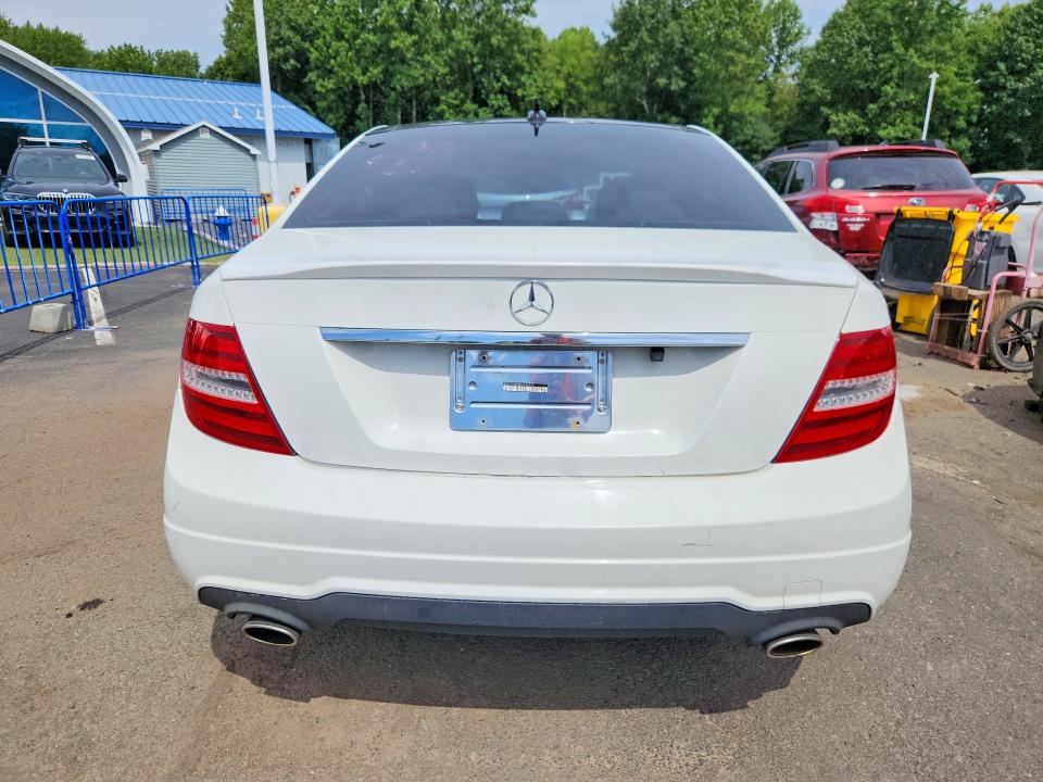 Photo 6 from auction – 2013 MERCEDES-BENZ C with VIN WDDGF8AB8DA780993