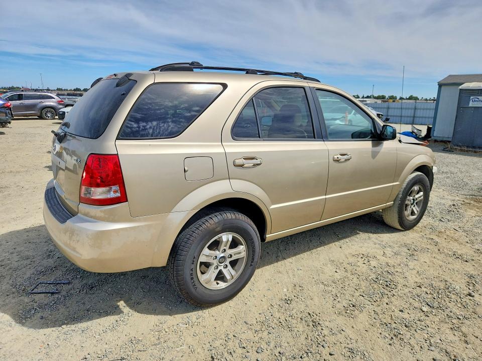 Photo 3 from auction – 2003 KIA SORENTO with VIN KNDJD733835049719