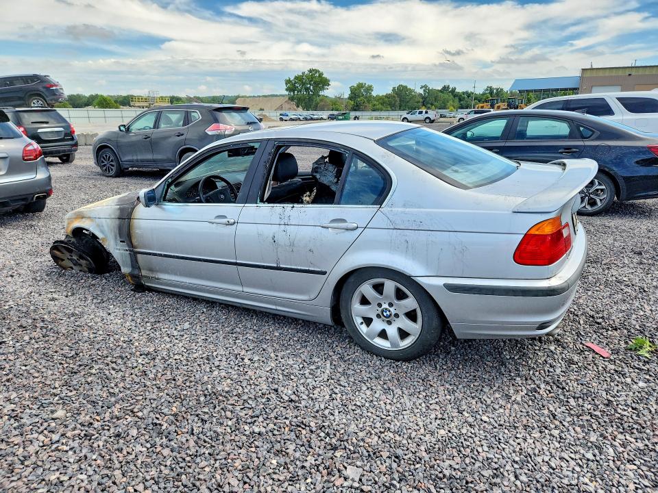 Photo 2 from auction – 2001 BMW 325 with VIN WBAAV33431FV04656