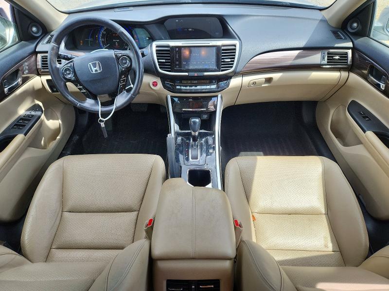 Photo 8 from auction – 2017 HONDA ACCORD with VIN JHMCR6F55HC000724