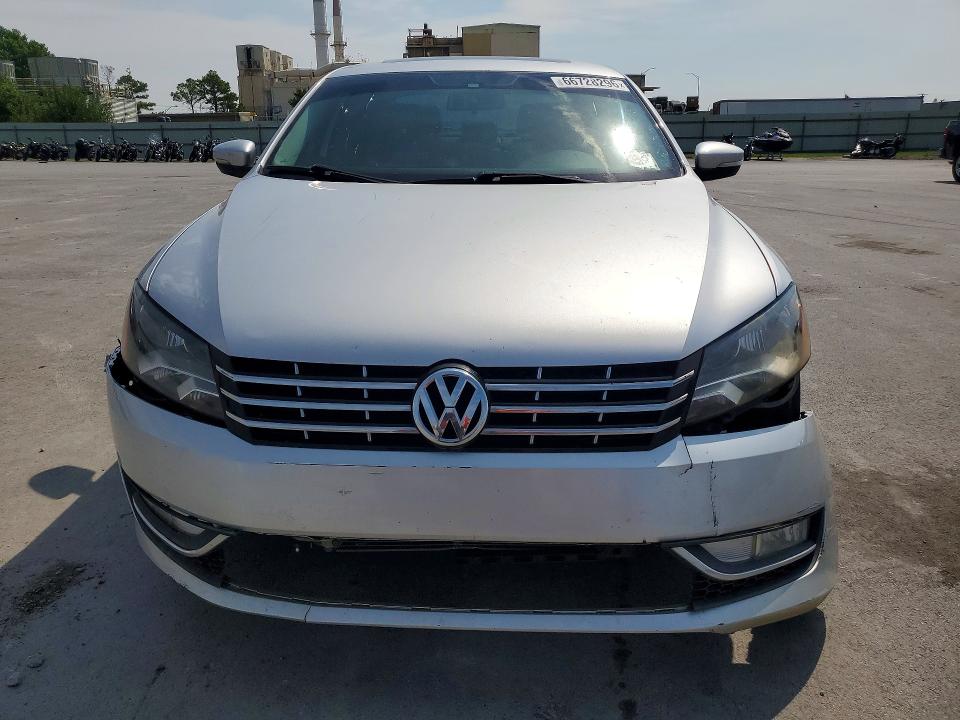 Снимка 5 от търг – 2015 VOLKSWAGEN PASSAT с VIN 1VWBV7A3XFC117679