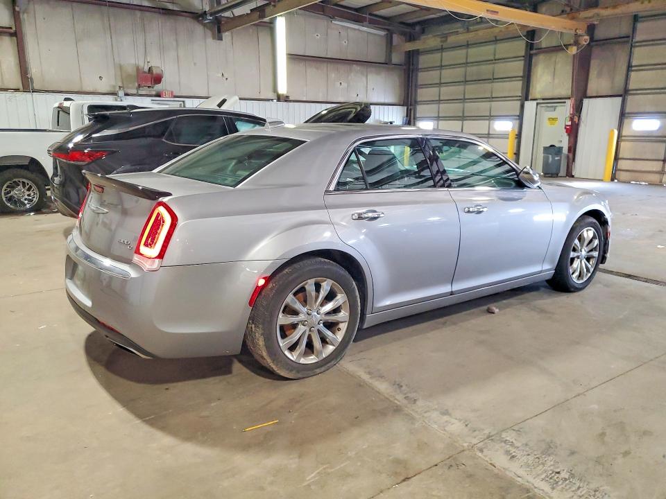 Photo 3 from auction – 2017 CHRYSLER 300C with VIN 2C3CCAKG8HH566794
