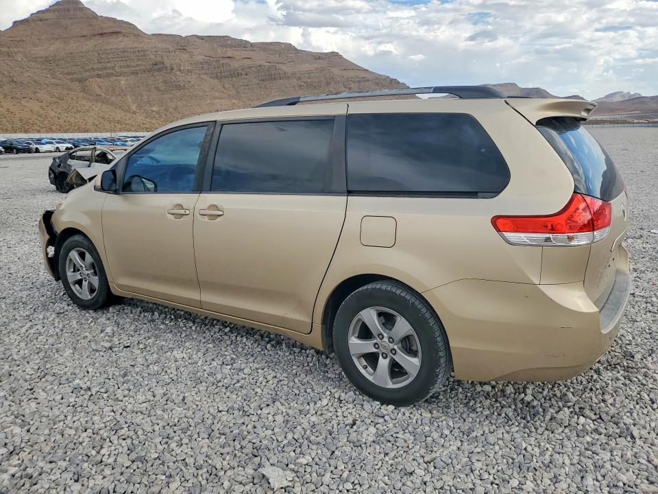 Photo 2 from auction – 2012 TOYOTA SIENNA with VIN 5TDKK3DC2CS242072