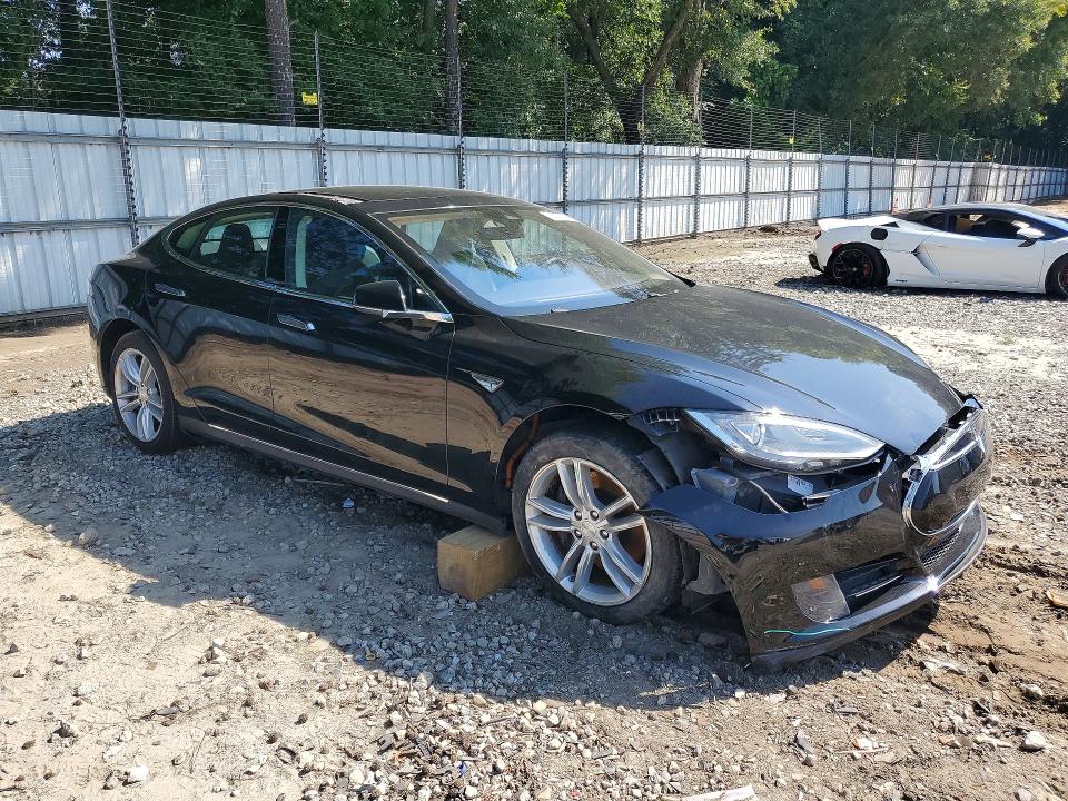 Photo 4 from auction – 2015 TESLA MODEL S with VIN 5YJSA1E13FF113013