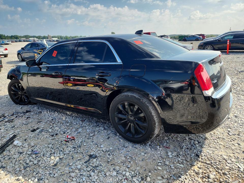 Photo 2 from auction – 2016 CHRYSLER 300 with VIN 2C3CCARG6GH262044