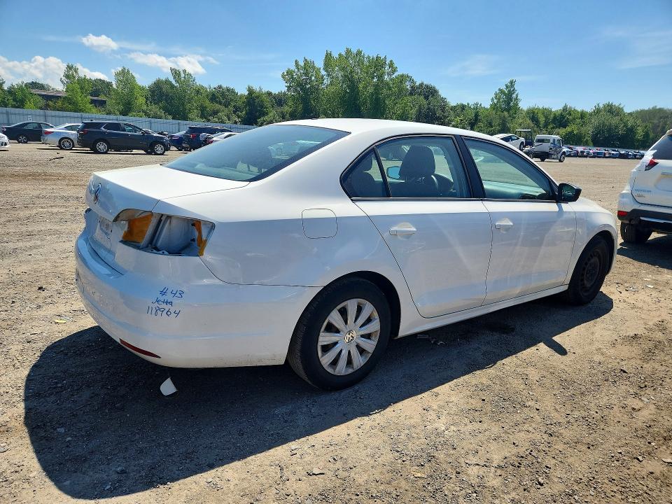 Photo 3 from auction – 2014 VOLKSWAGEN JETTA with VIN 3VW2K7AJ9EM350067