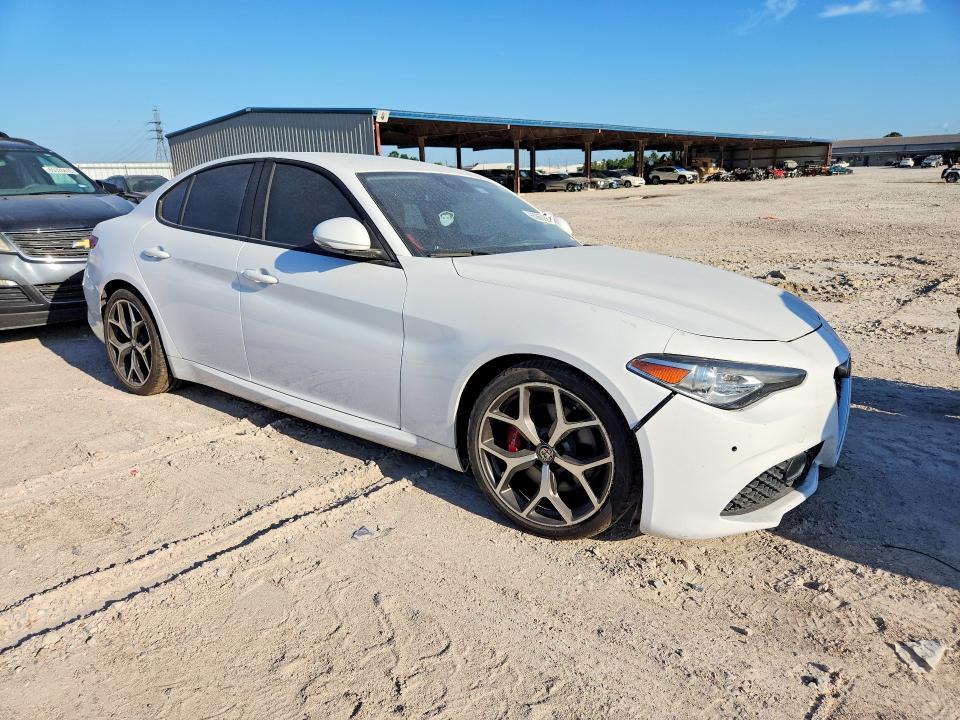 Photo 4 from auction – 2018 ALFA ROMEO GIULIA with VIN ZARFAECN6J7592448