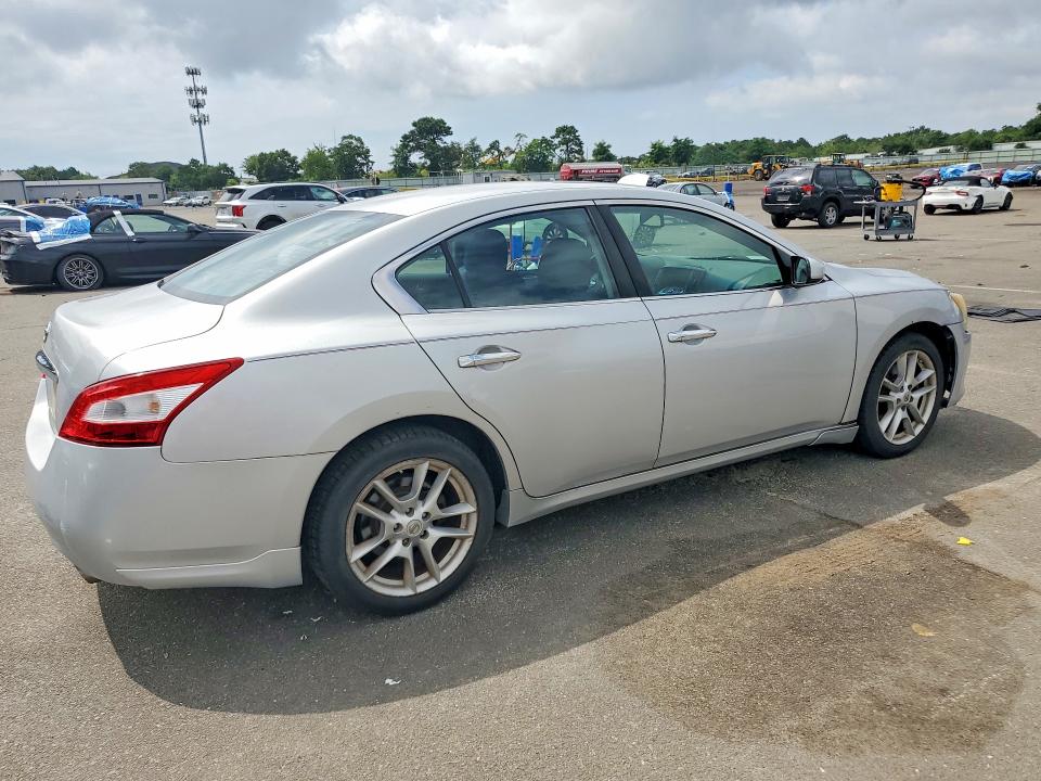 Photo 3 from auction – 2010 NISSAN MAXIMA with VIN 1N4AA5AP2AC837722