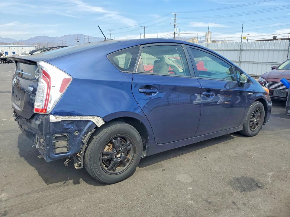Photo 3 from auction – 2015 TOYOTA PRIUS with VIN JTDKN3DU3F1933869
