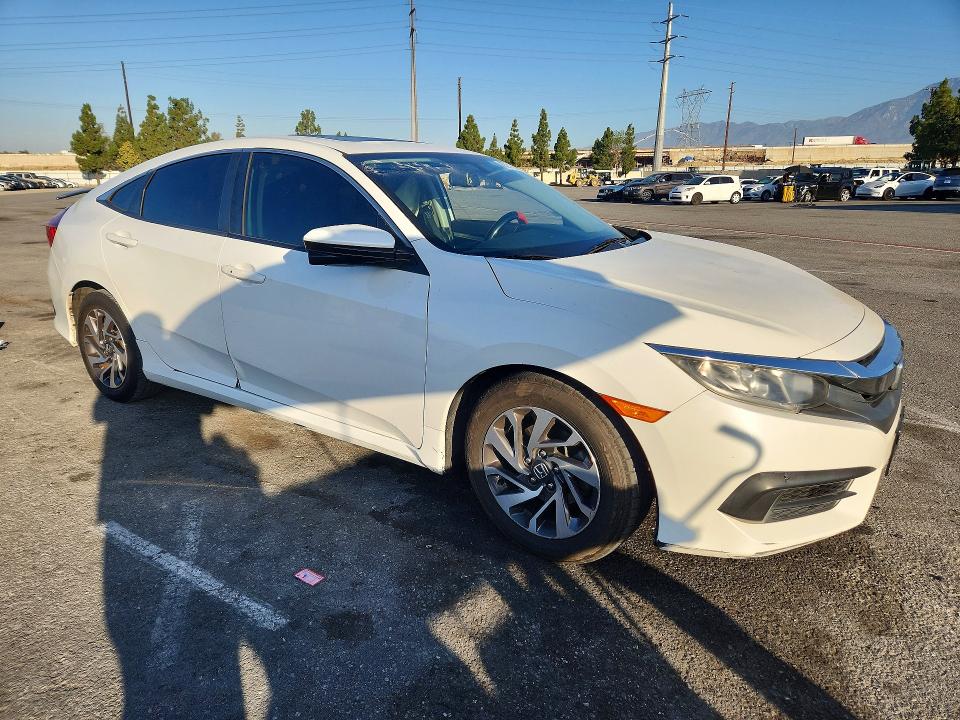 Photo 4 from auction – 2017 HONDA CIVIC with VIN 2HGFC2F76HH527499