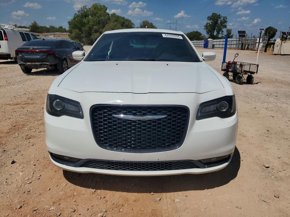 Photo 5 from auction – 2018 CHRYSLER 300 with VIN 2C3CCABG4JH214365