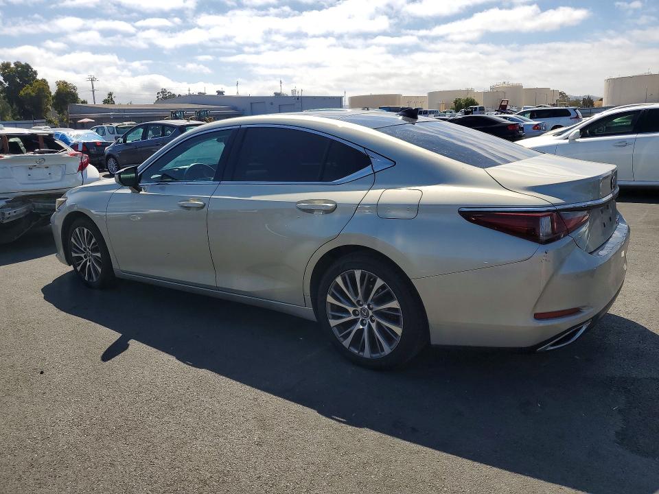 Zdjęcie 2 z aukcji – 2019 LEXUS ES z VIN 58ABZ1B14KU038874