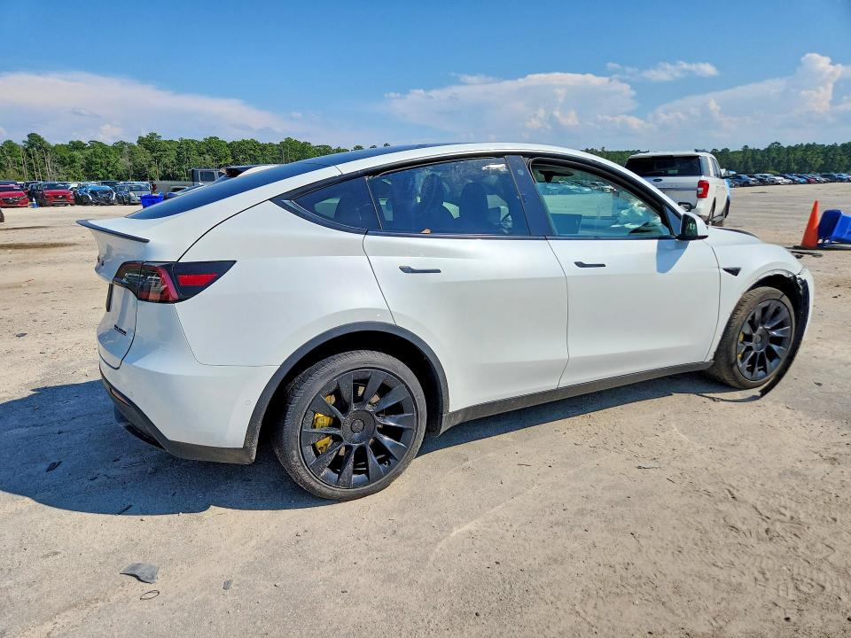 Photo 3 from auction – 2022 TESLA MODEL Y with VIN 7SAYGDEE2NF463604
