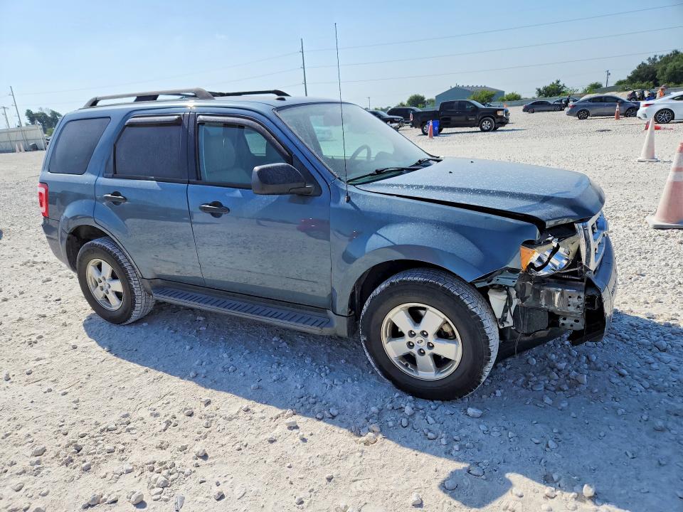 Photo 4 from auction – 2011 FORD ESCAPE with VIN 1FMCU0DG3BKA14311