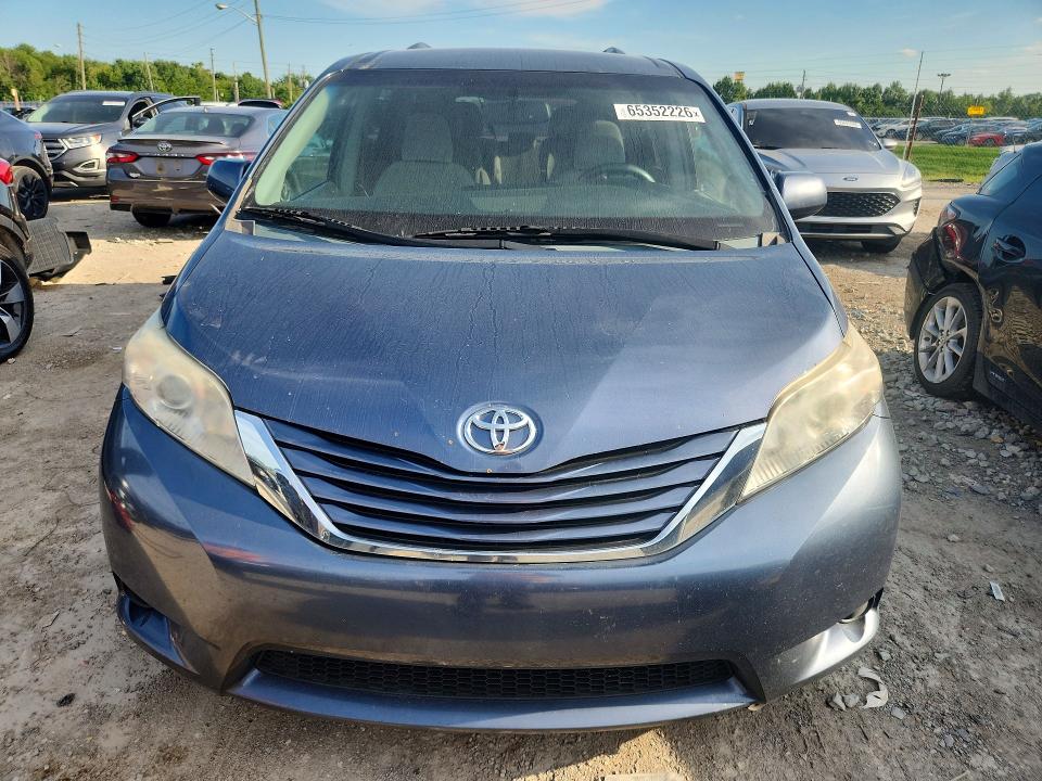 Снимка 5 от търг – 2015 TOYOTA SIENNA с VIN 5TDKK3DC0FS547591