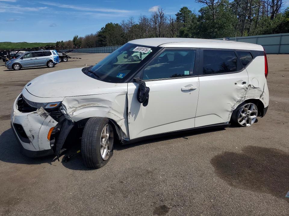 KIA SOUL 2021 with VIN KNDJ23AU6M7739811 - Photo from auction