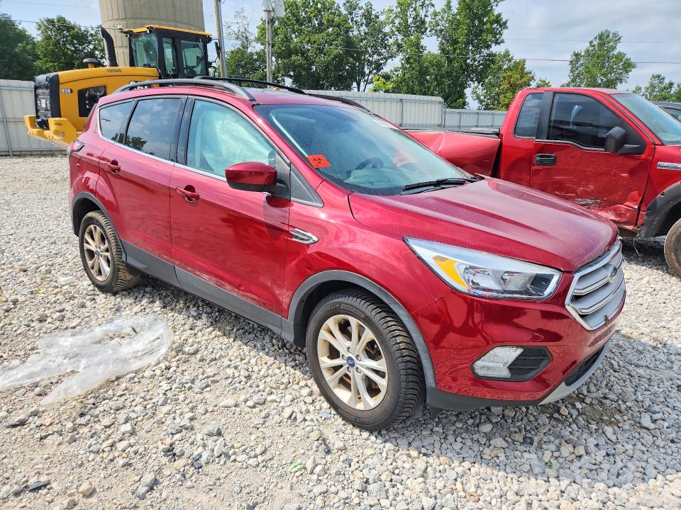 Foto 4 de la subasta – 2018 FORD ESCAPE con VIN 1FMCU9GD5JUD18992