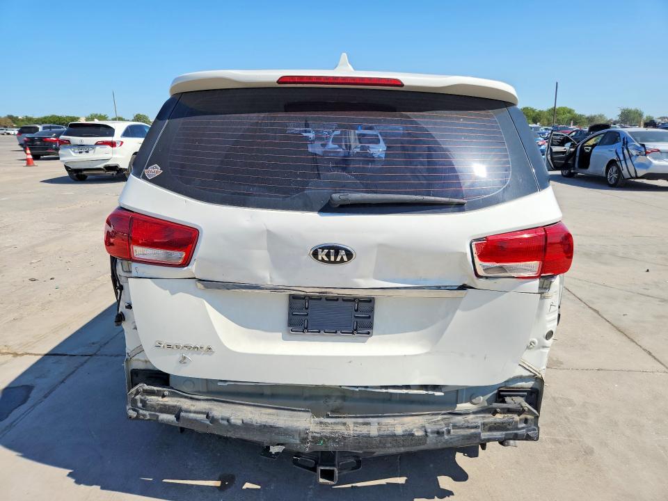 Photo 6 from auction – 2015 KIA SEDONA with VIN KNDMA5C10F6029424
