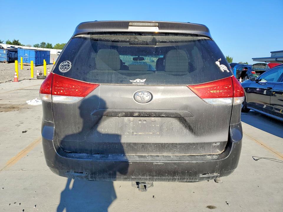 Photo 6 from auction – 2014 TOYOTA SIENNA with VIN 5TDKK3DC9ES475417