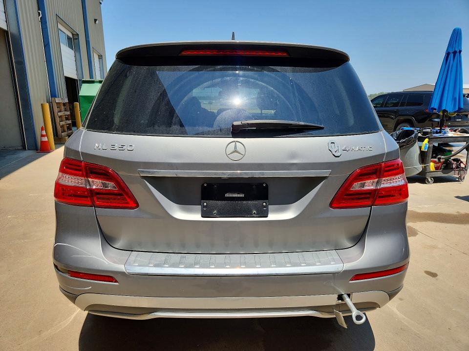Photo 6 from auction – 2015 MERCEDES-BENZ ML with VIN 4JGDA5HB0FA605040