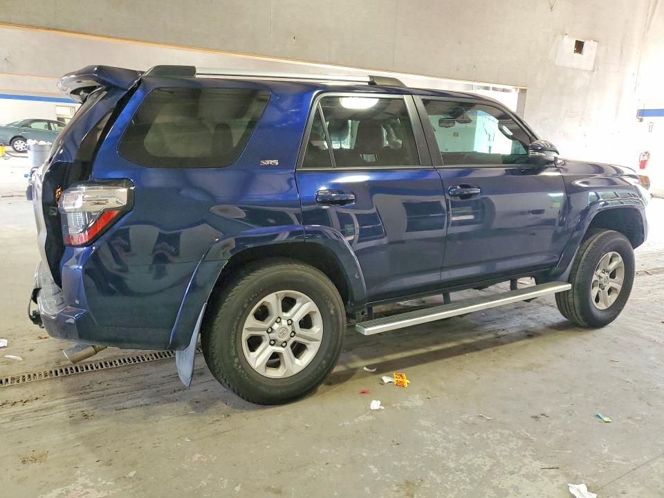 Photo 3 from auction – 2020 TOYOTA 4RUNNER with VIN JTEBU5JR6L5827544