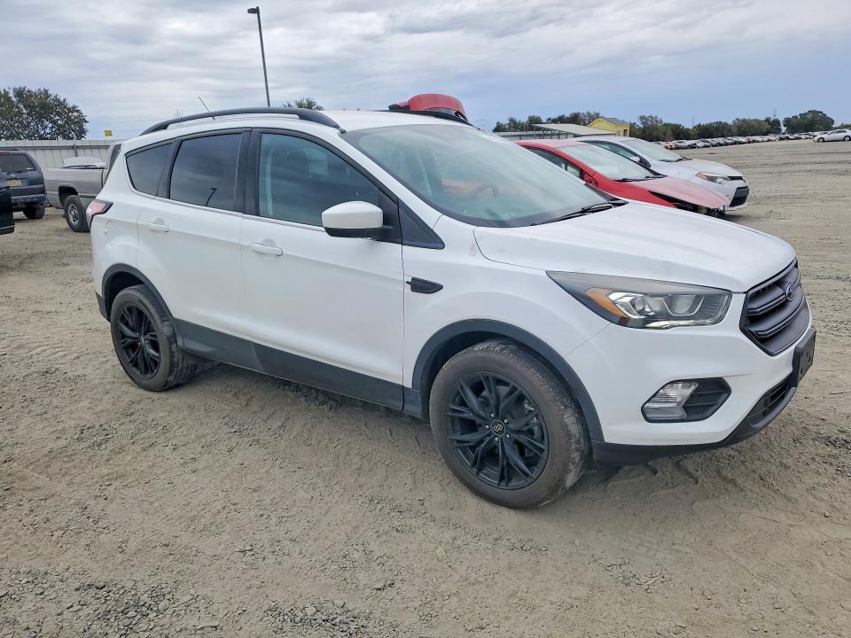صورة رقم 4 من المزاد - 2017 FORD ESCAPE مع VIN 1FMCU9GD0HUE98683