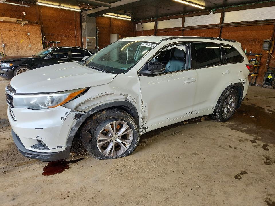 Фото 1 с аукциона – 2015 TOYOTA HIGHLANDER с VIN 5TDJKRFH2FS168681