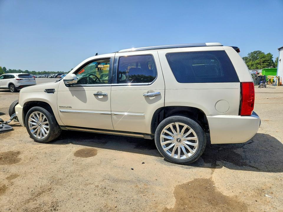 Photo 2 from auction – 2012 CADILLAC ESCALADE with VIN 1GYS4DEF2CR307231